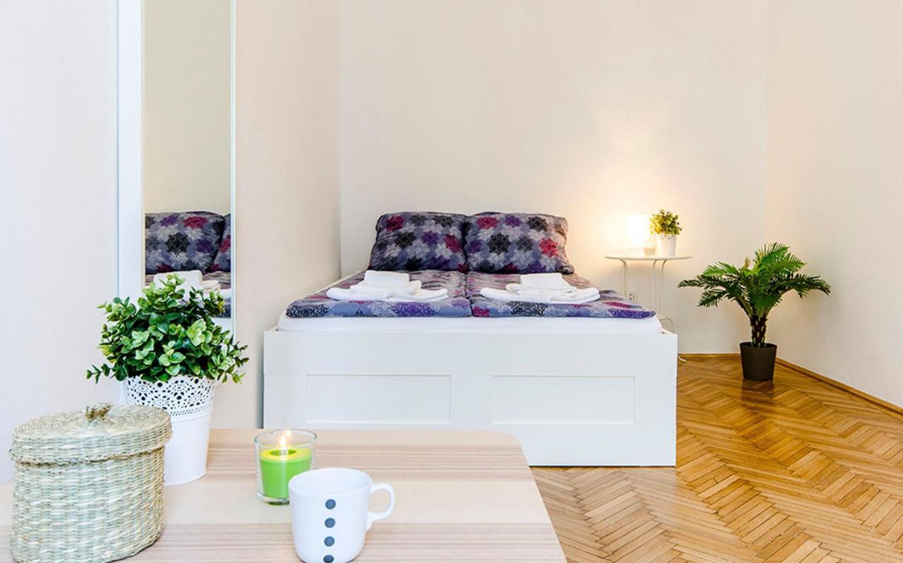Cozy 2 Bedroom Apartment In Terez Boulevard. Budapeste Exterior foto